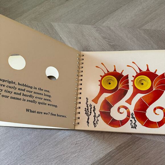 I Am An Owl Spiral Bound Poke & Look Board Book Vintage 1981 - Picture 3 of 12